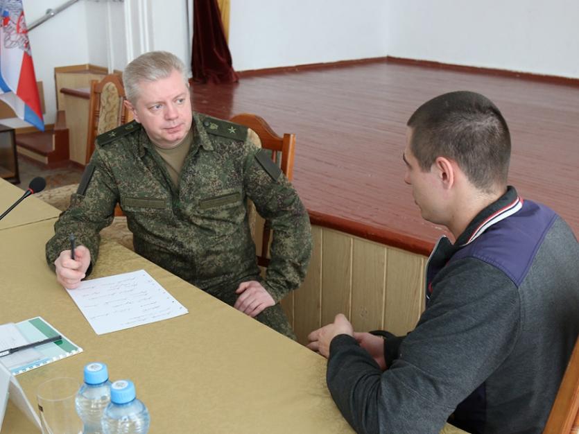 Сотрудники военных следственных органов СК России продолжают посещать участников СВО в медицинских учреждениях