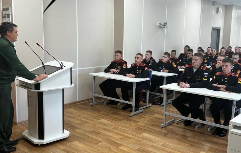 Офицеры военных следственных органов СК России регулярно встречаются с кадетами и суворовцами