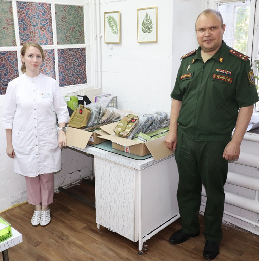В Оренбурге военные следователи Следственного комитета Российской Федерации передали медикаменты защитникам Донецкой и Луганской народных республик