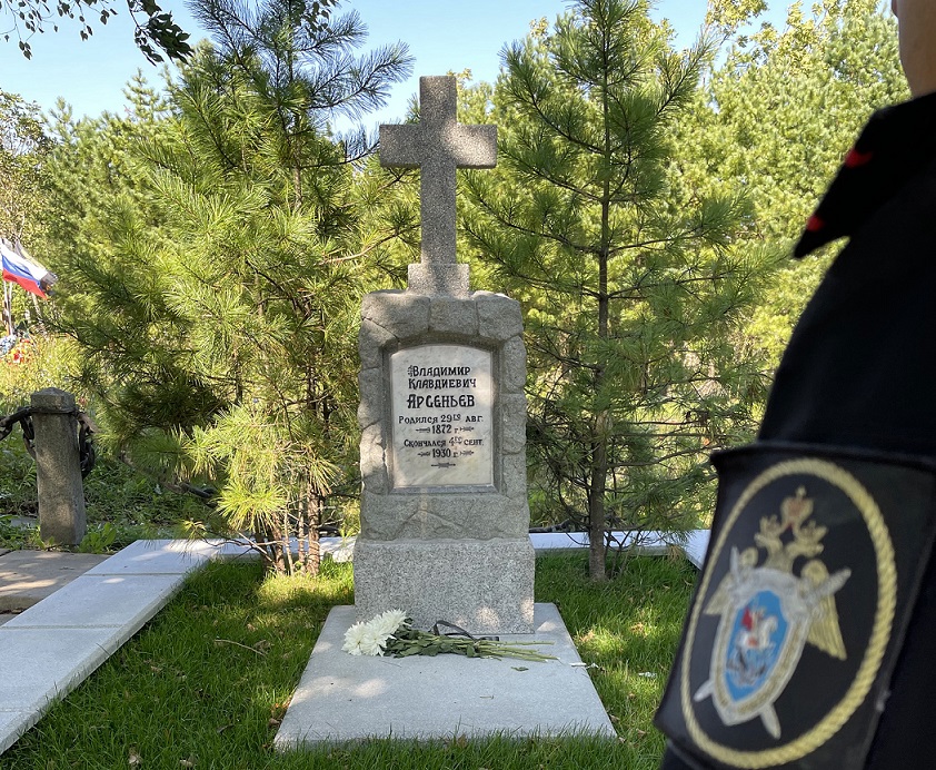 Во Владивостоке военные следователи СК России почтили память русского офицера и исследователя Приморья 