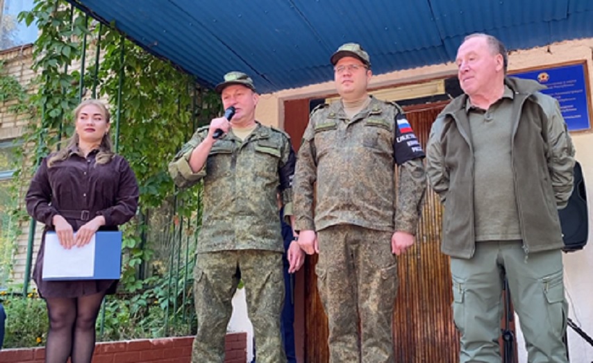 Следователи Следственного комитета Российской Федерации поздравили жителей Луганска с Днем города