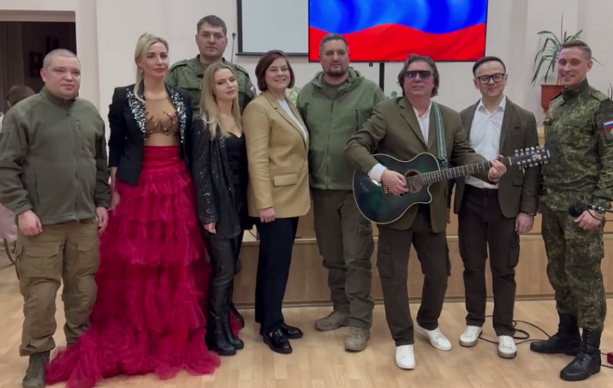 Офицеры Следственного комитета Российской Федерации организовали в Донецке праздничный концерт для пациентов медицинского центра