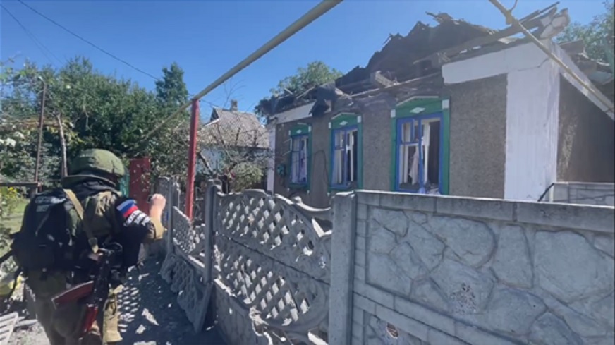 Следователи Следственного комитета Российской Федерации ежедневно фиксируют последствия обстрелов жилых районов города Донецка
