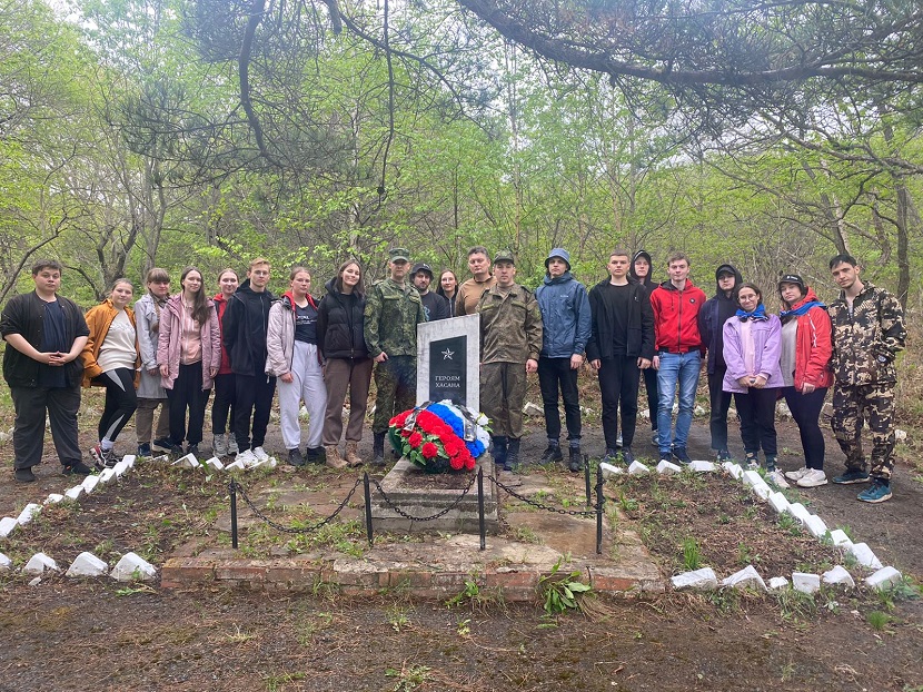В Приморском крае военные следователи Следственного комитета Российской Федерации почтили память военнослужащих, погибших у озера Хасан